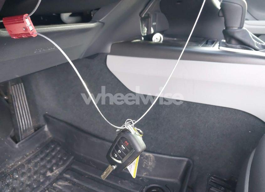 Photo 11 of 2022 Toyota Camry LE (VIN 4T1C11AK1NU033343)