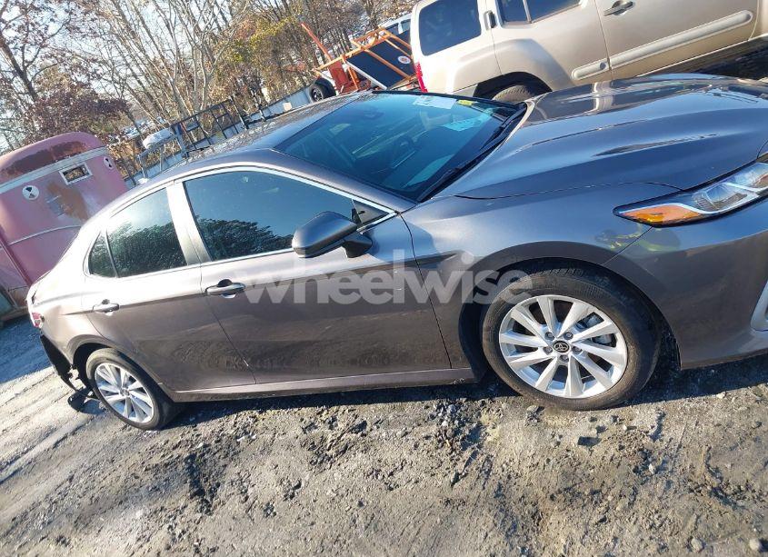 Photo 13 of 2022 Toyota Camry LE (VIN 4T1C11AK1NU033343)