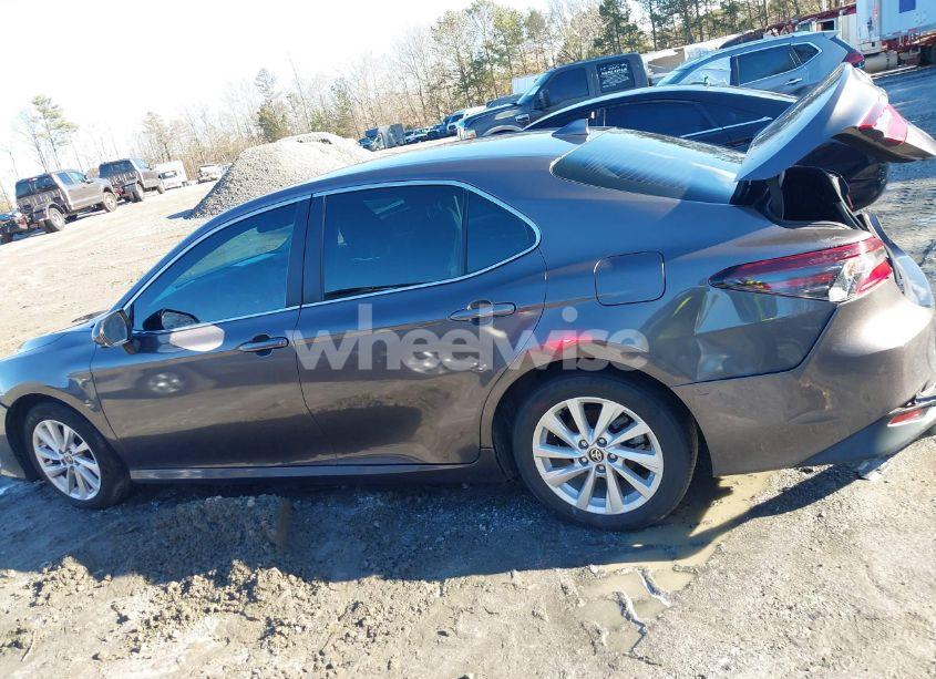 Photo 14 of 2022 Toyota Camry LE (VIN 4T1C11AK1NU033343)