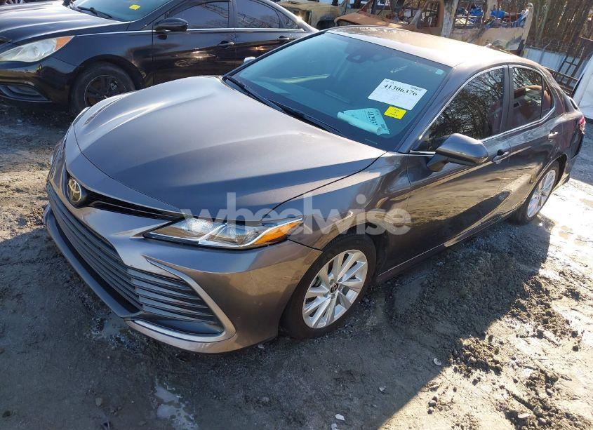 Photo 2 of 2022 Toyota Camry LE (VIN 4T1C11AK1NU033343)