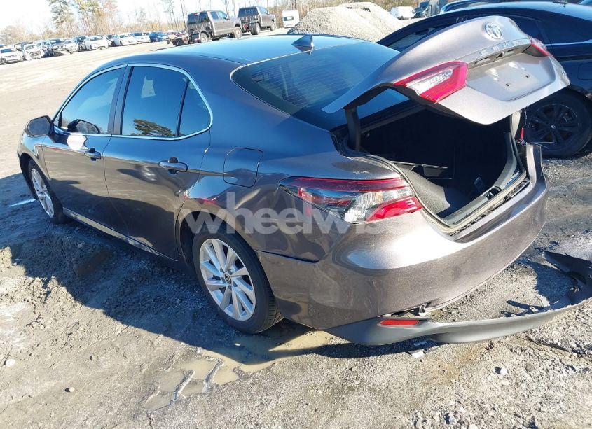 Photo 3 of 2022 Toyota Camry LE (VIN 4T1C11AK1NU033343)