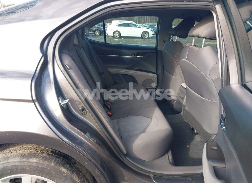 Photo 8 of 2022 Toyota Camry LE (VIN 4T1C11AK1NU033343)