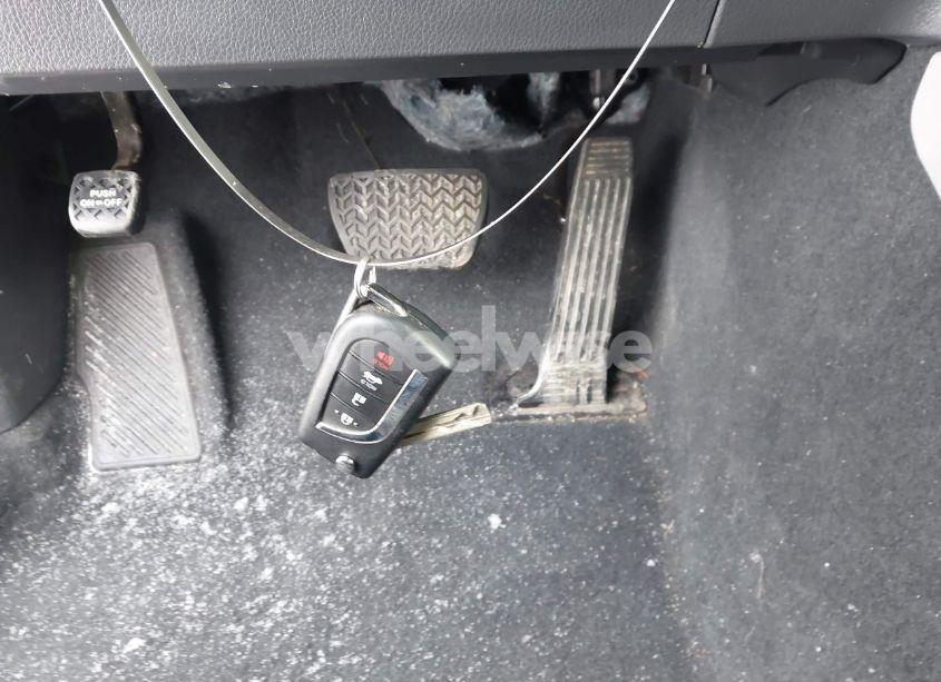 Photo 11 of 2022 Toyota Camry LE (VIN 4T1C11AK1NU650824)