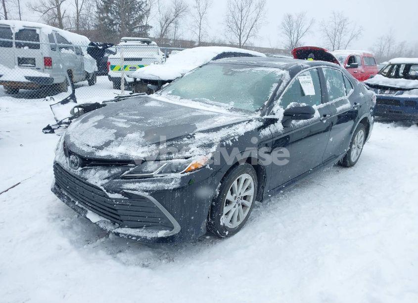 Photo 2 of 2022 Toyota Camry LE (VIN 4T1C11AK1NU650824)