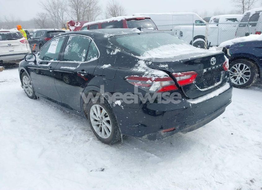 Photo 3 of 2022 Toyota Camry LE (VIN 4T1C11AK1NU650824)