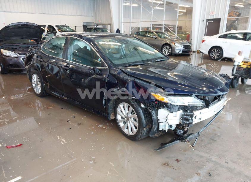 2022 Toyota Camry LE (VIN 4T1C11AK1NU652265) main photo