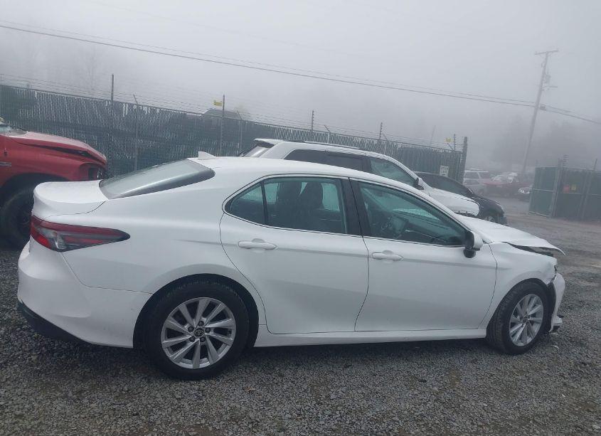 Photo 13 of 2022 Toyota Camry LE (VIN 4T1C11AK1NU668269)