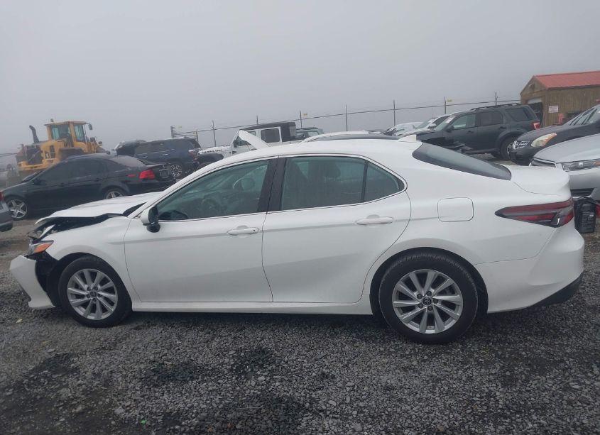 Photo 14 of 2022 Toyota Camry LE (VIN 4T1C11AK1NU668269)
