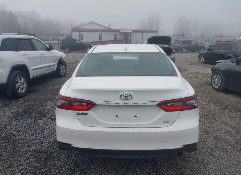 Photo 16 of 2022 Toyota Camry LE (VIN 4T1C11AK1NU668269)