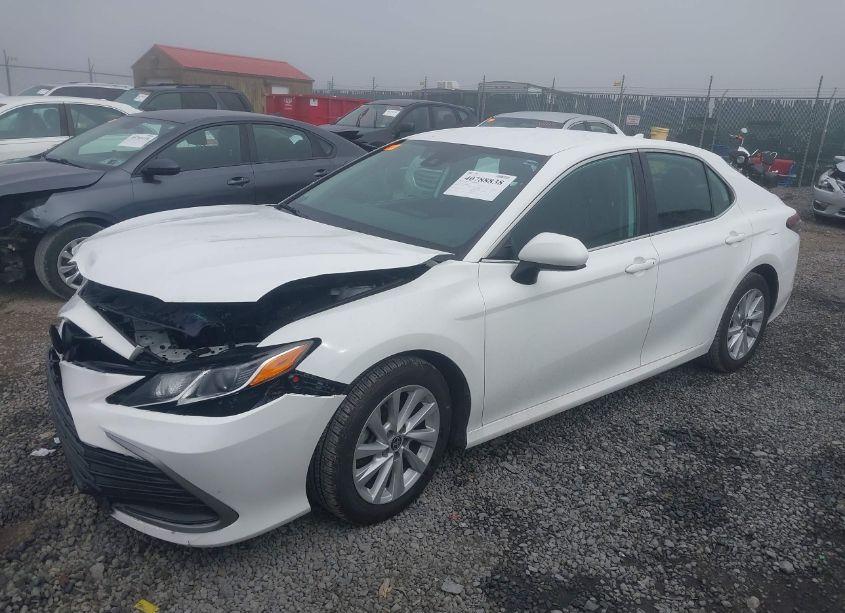 Photo 2 of 2022 Toyota Camry LE (VIN 4T1C11AK1NU668269)