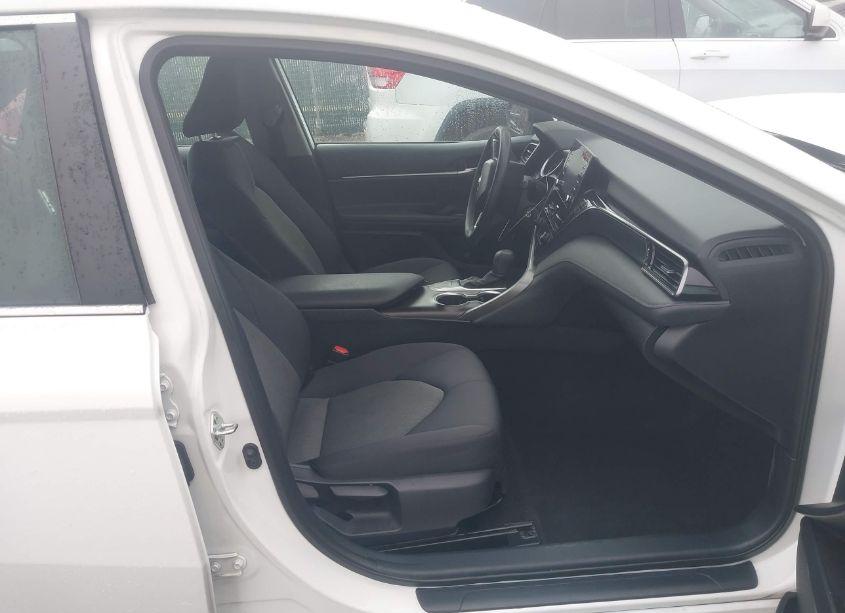 Photo 5 of 2022 Toyota Camry LE (VIN 4T1C11AK1NU668269)