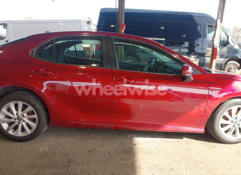 Photo 13 of 2022 Toyota Camry LE (VIN 4T1C11AK1NU683161)