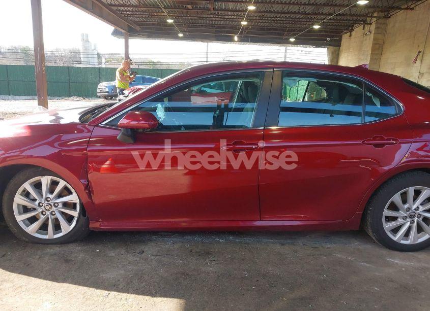 Photo 14 of 2022 Toyota Camry LE (VIN 4T1C11AK1NU683161)