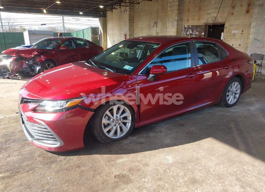 Photo 2 of 2022 Toyota Camry LE (VIN 4T1C11AK1NU683161)