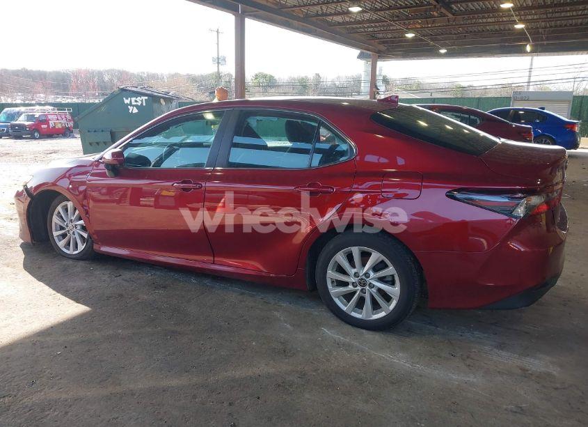 Photo 3 of 2022 Toyota Camry LE (VIN 4T1C11AK1NU683161)