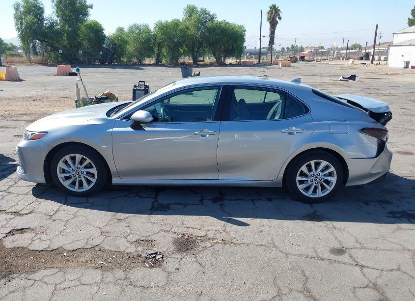 Photo 14 of 2022 Toyota Camry LE (VIN 4T1C11AK1NU708012)