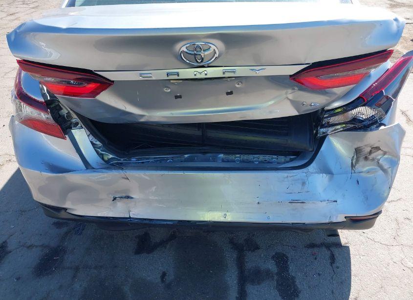 Photo 18 of 2022 Toyota Camry LE (VIN 4T1C11AK1NU708012)