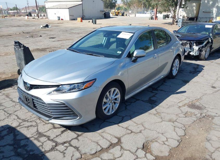Photo 2 of 2022 Toyota Camry LE (VIN 4T1C11AK1NU708012)