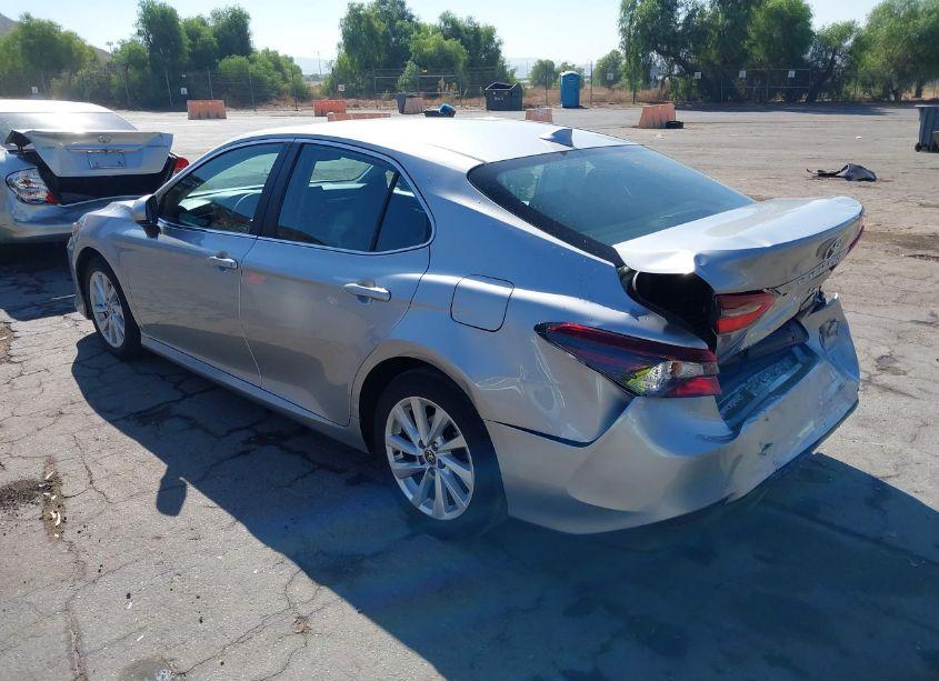 Photo 3 of 2022 Toyota Camry LE (VIN 4T1C11AK1NU708012)