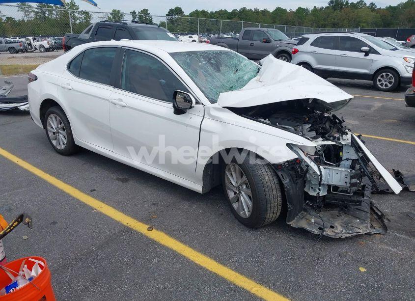 2023 Toyota Camry LE (VIN 4T1C11AK1PU124986) main photo