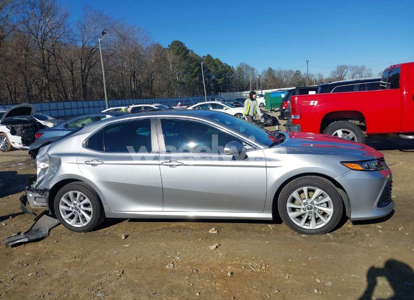 Photo 13 of 2023 Toyota Camry LE (VIN 4T1C11AK1PU744480)