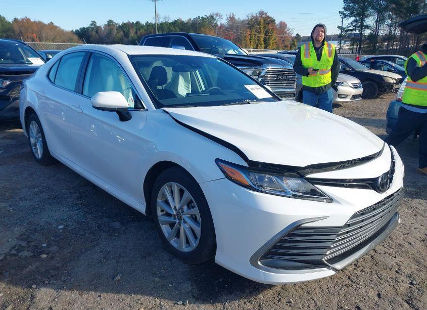 2023 Toyota Camry LE (VIN 4T1C11AK1PU805231) main photo