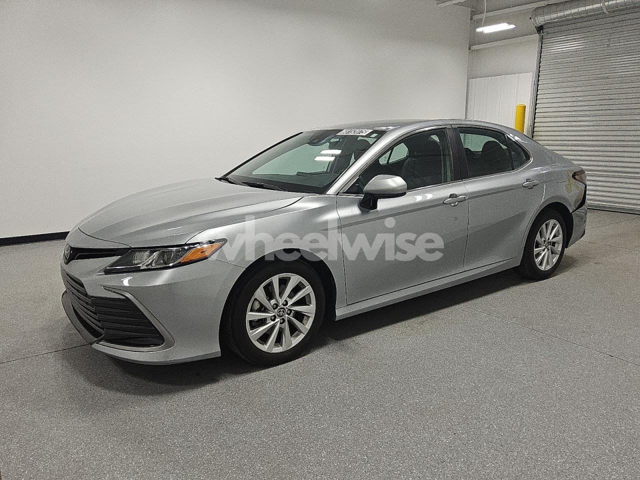 2024 TOYOTA CAMRY LE (VIN 4T1C11AK1RU873970) main photo