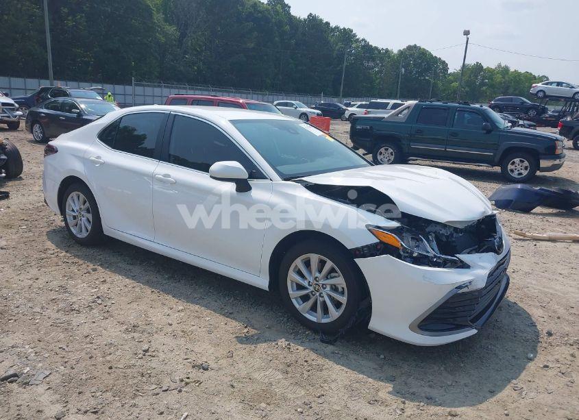 2024 Toyota Camry LE (VIN 4T1C11AK1RU879963) main photo