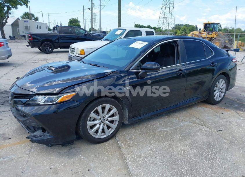 Photo 2 of 2020 Toyota Camry LE (VIN 4T1C11AK2LU306528)