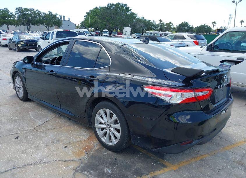 Photo 3 of 2020 Toyota Camry LE (VIN 4T1C11AK2LU306528)