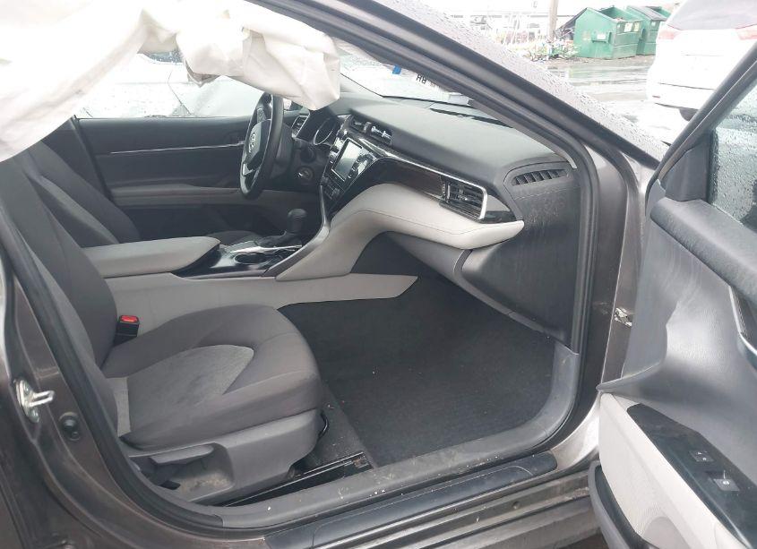 Photo 5 of 2020 Toyota Camry LE (VIN 4T1C11AK2LU397171)