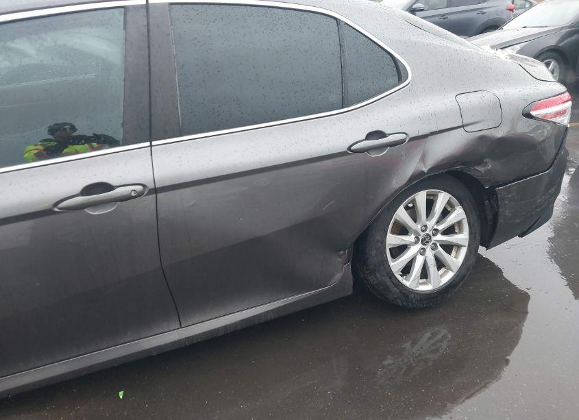 Photo 6 of 2020 Toyota Camry LE (VIN 4T1C11AK2LU397171)