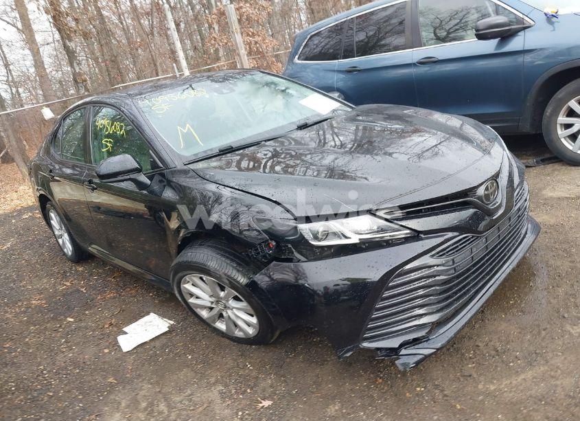 2020 Toyota Camry LE (VIN 4T1C11AK2LU869465) main photo