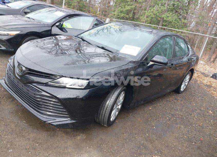 Photo 2 of 2020 Toyota Camry LE (VIN 4T1C11AK2LU869465)
