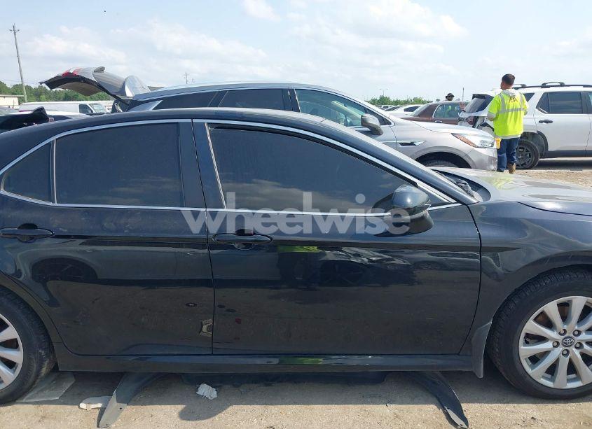 Photo 14 of 2020 Toyota Camry LE (VIN 4T1C11AK2LU873340)