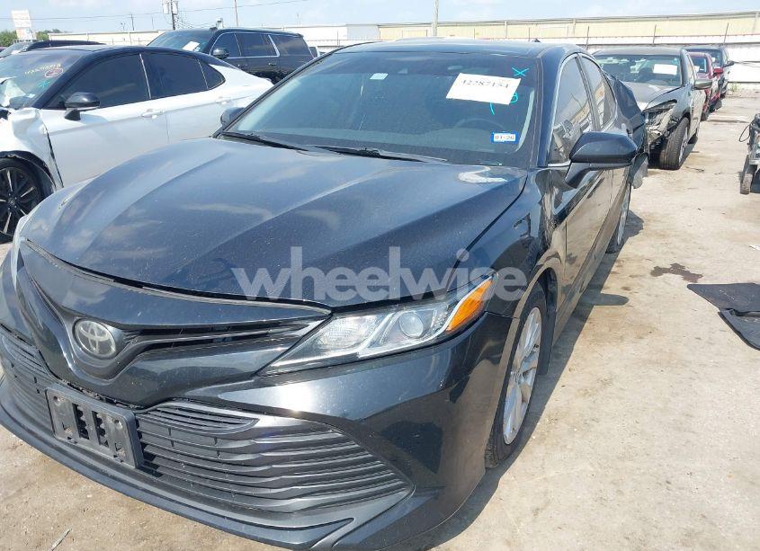 Photo 2 of 2020 Toyota Camry LE (VIN 4T1C11AK2LU873340)