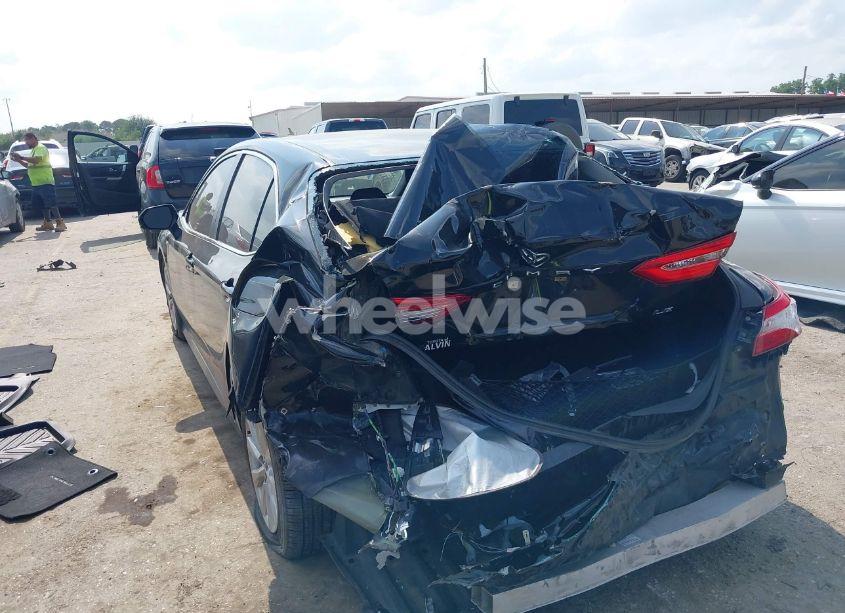 Photo 3 of 2020 Toyota Camry LE (VIN 4T1C11AK2LU873340)