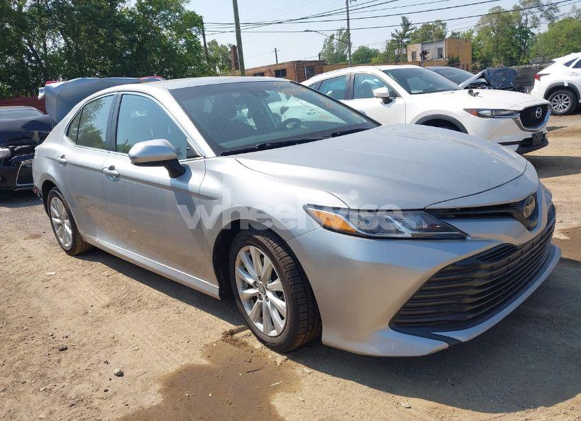 2020 Toyota Camry LE (VIN 4T1C11AK2LU931396) main photo