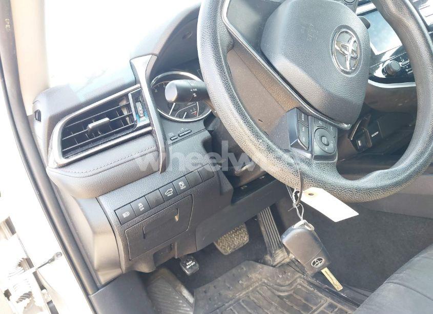 Photo 11 of 2020 Toyota Camry LE (VIN 4T1C11AK2LU931396)