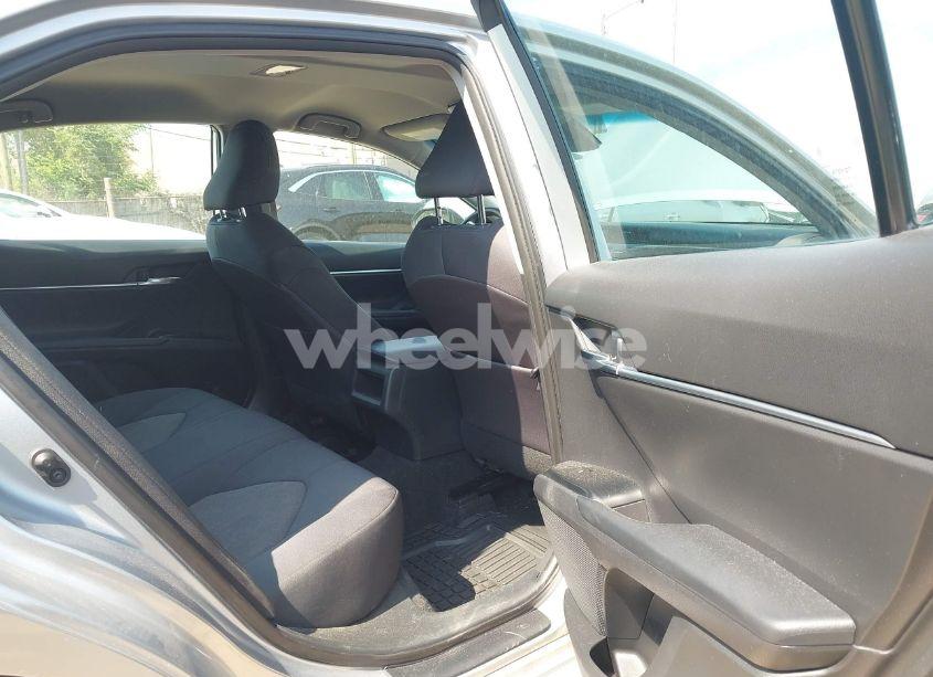 Photo 8 of 2020 Toyota Camry LE (VIN 4T1C11AK2LU931396)