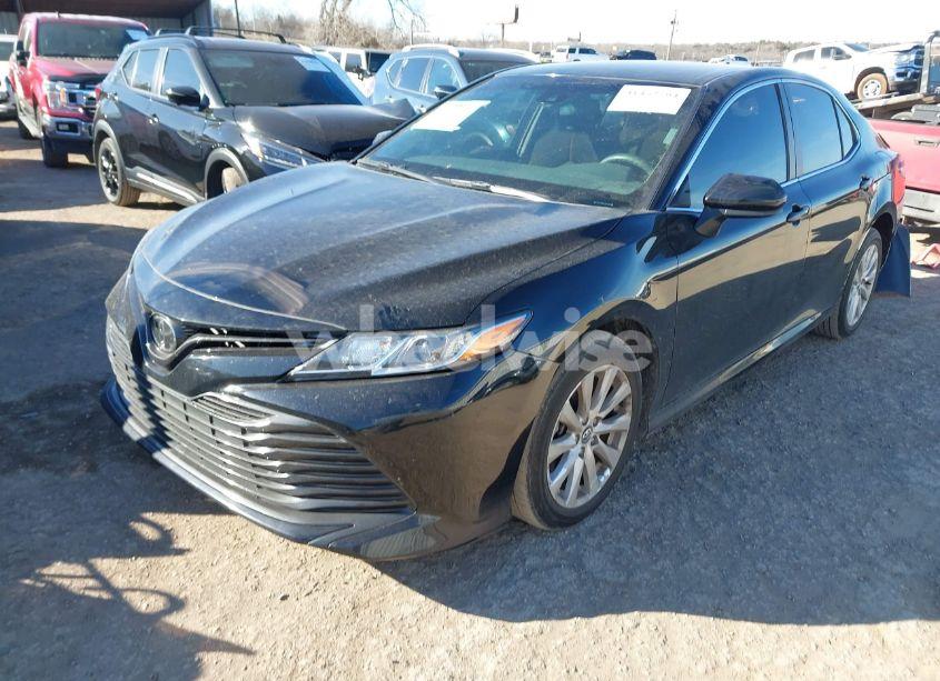 Photo 2 of 2020 Toyota Camry LE (VIN 4T1C11AK2LU945167)