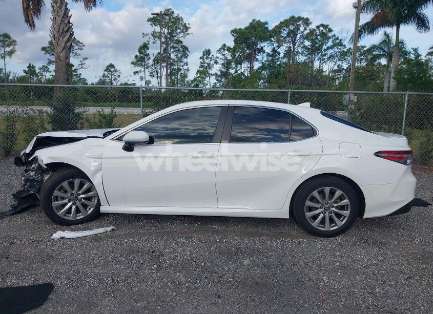 Photo 14 of 2020 Toyota Camry LE (VIN 4T1C11AK2LU950854)