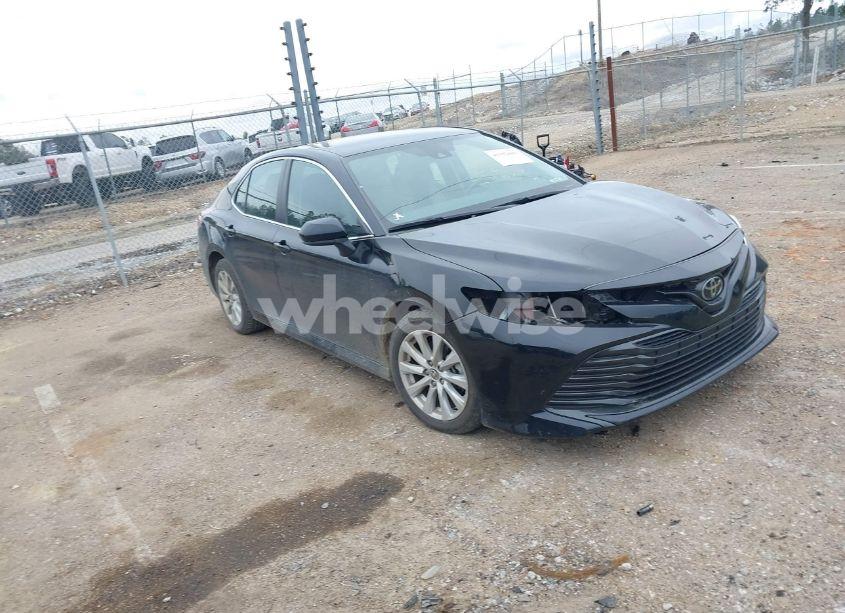 2020 Toyota Camry LE (VIN 4T1C11AK2LU967864) main photo