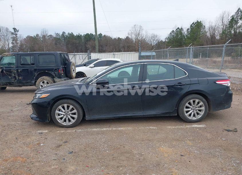 Photo 14 of 2020 Toyota Camry LE (VIN 4T1C11AK2LU967864)