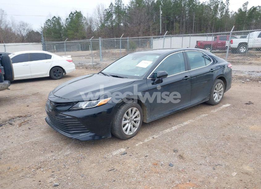 Photo 2 of 2020 Toyota Camry LE (VIN 4T1C11AK2LU967864)