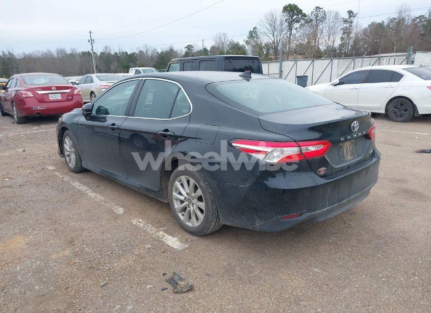 Photo 3 of 2020 Toyota Camry LE (VIN 4T1C11AK2LU967864)