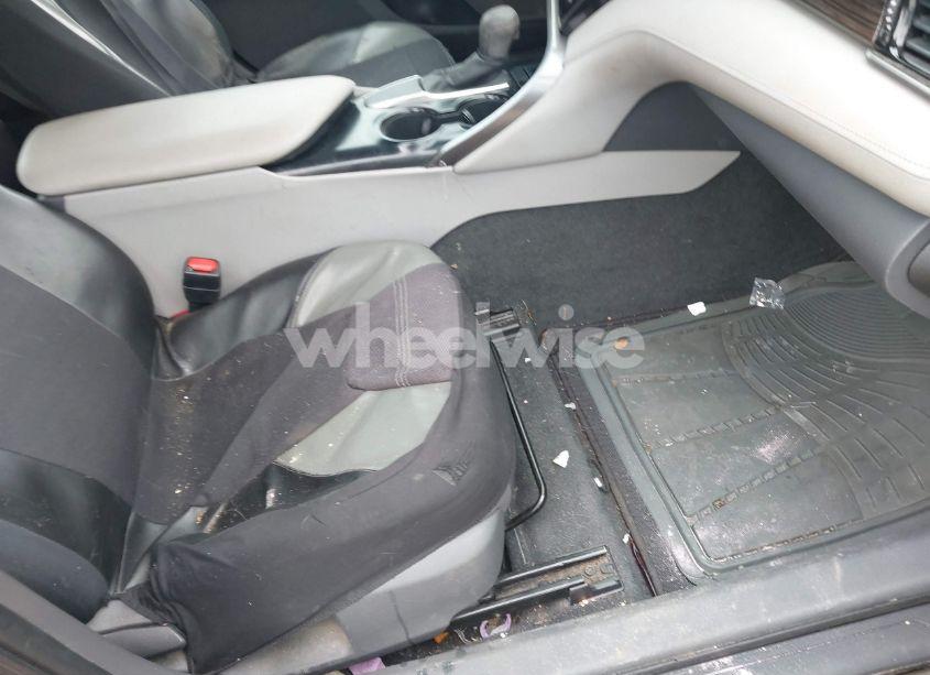 Photo 5 of 2020 Toyota Camry LE (VIN 4T1C11AK2LU967864)