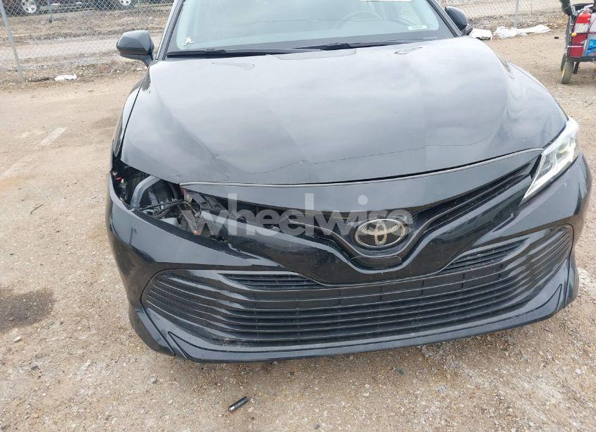Photo 6 of 2020 Toyota Camry LE (VIN 4T1C11AK2LU967864)