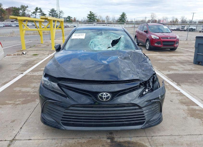 Photo 13 of 2021 Toyota Camry LE (VIN 4T1C11AK2MU555168)