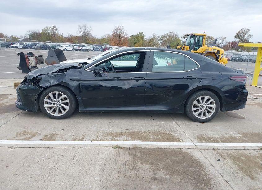 Photo 15 of 2021 Toyota Camry LE (VIN 4T1C11AK2MU555168)